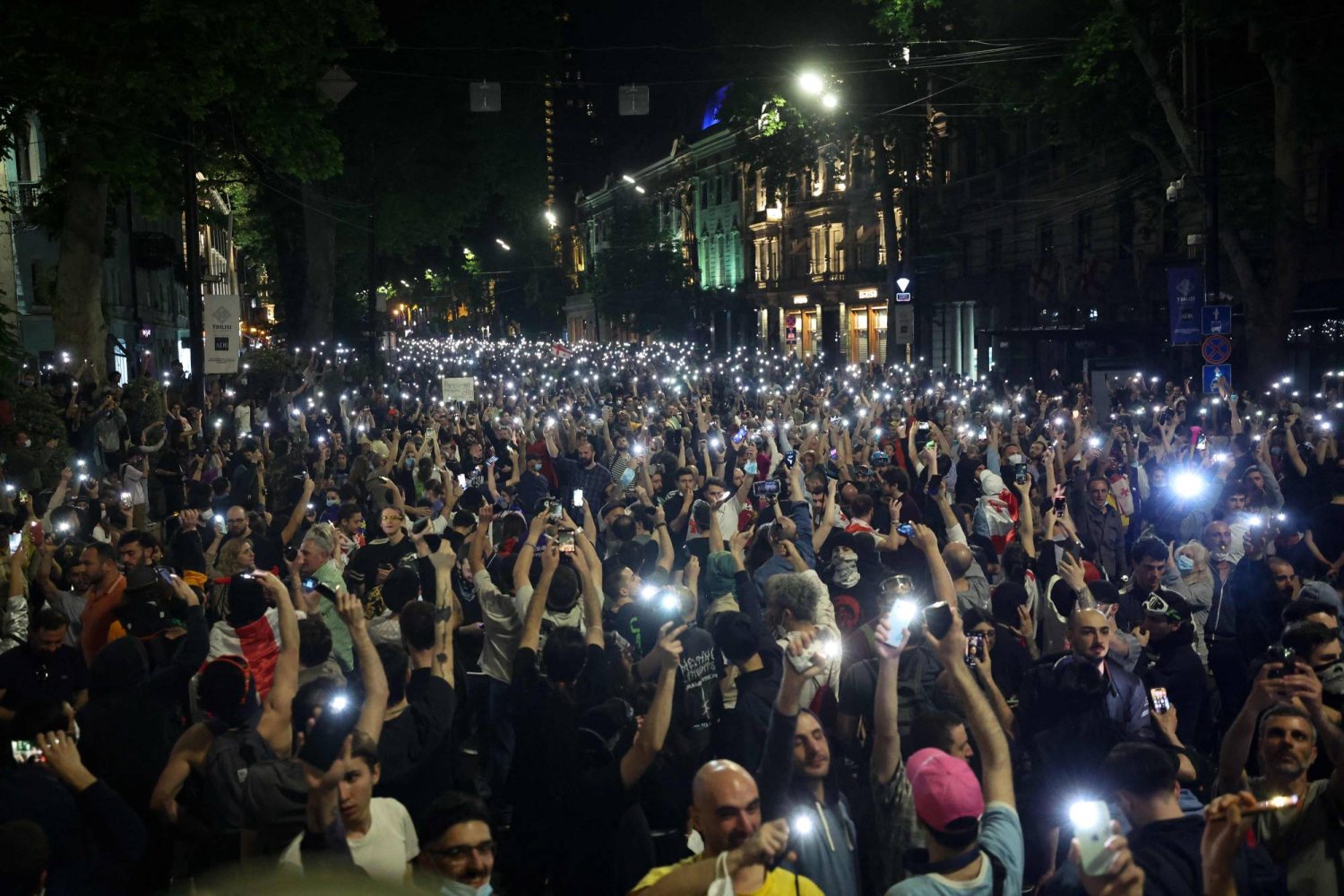 جانب من المظاهرات الليلية في تبليسي 1 مايو (أ.ف.ب)