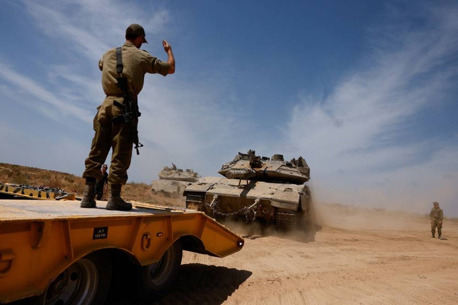  An Israeli soldier directs a tank, near the Israel-Gaza border, amid the ongoing conflict between Israel and the Palestinian group Hamas, in Israel, May 2, 2024. (Reuters)