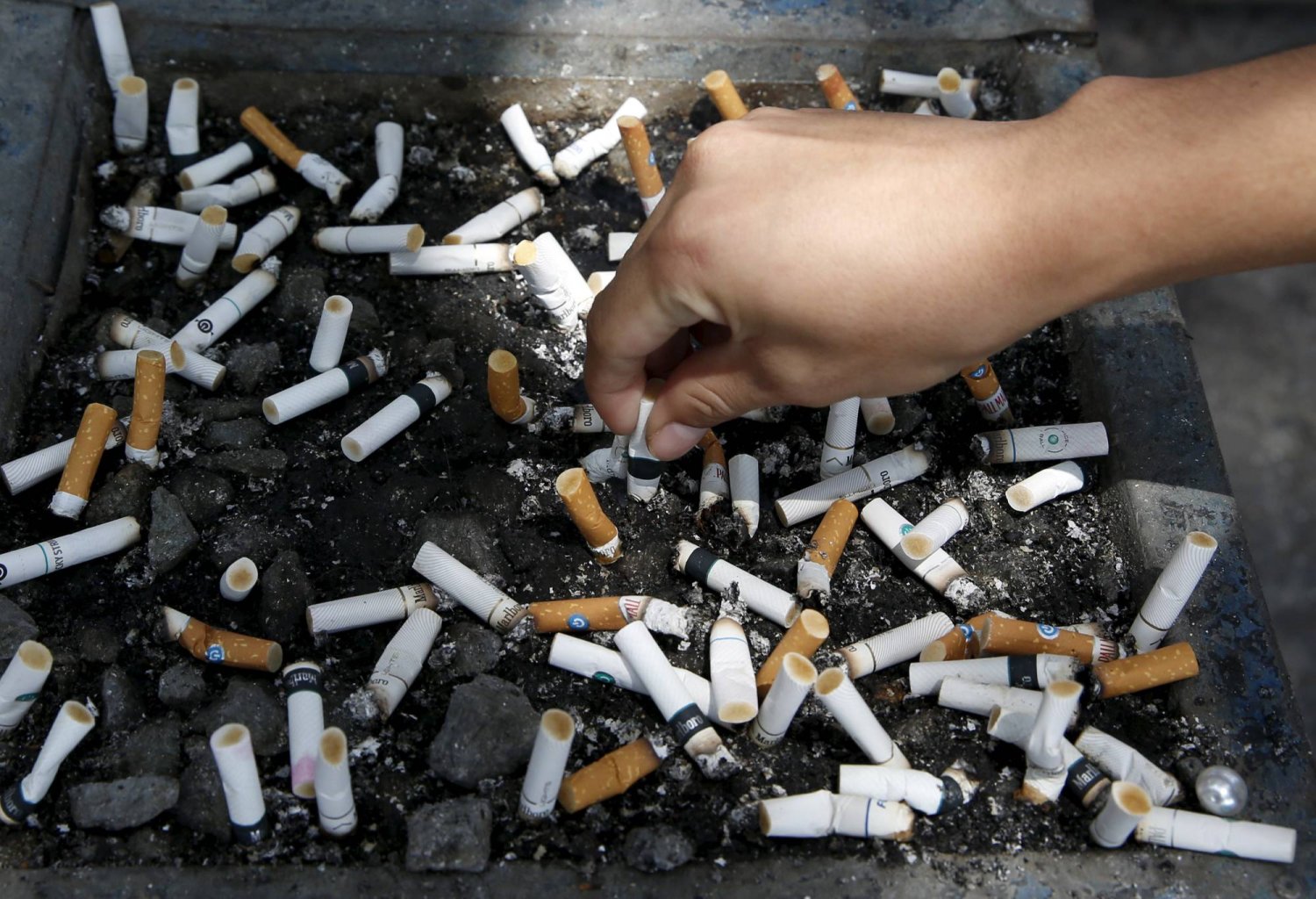 تغيير نظام العلاج قد يساعد في نجاح الإقلاع عن التدخين (رويترز)