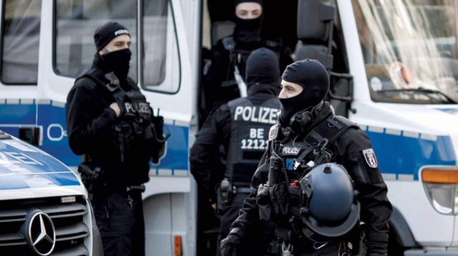 عناصر من الشرطة الألمانية المختصة بمكافحة الإرهاب (غيتي)