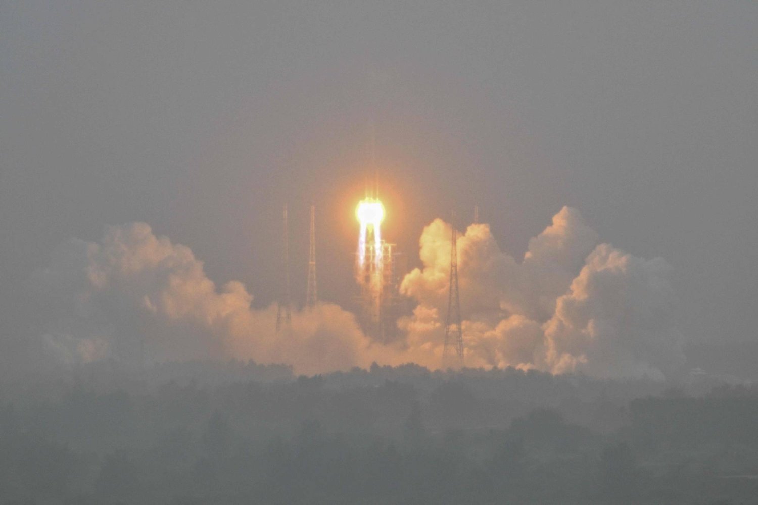 خلال إطلاق الصاروخ من هاينان جنوب الصين إلى القمر في 3 مايو 2024 (أ.ف.ب)