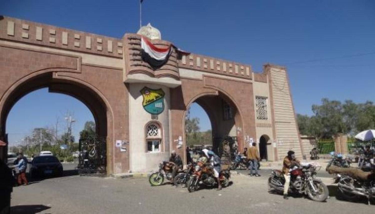 المدخل الرئيسي لجامعة صنعاء الخاضعة للجماعة الحوثية (إعلام محلي)