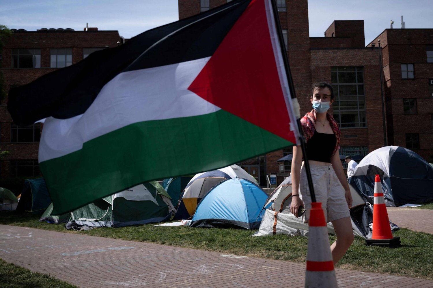 شهدت العشرات من الجامعات في الولايات المتحدة مظاهرات مؤيدة للفلسطينيين في الأسابيع الأخيرة ما أدى إلى اشتباكات مع الشرطة (أ.ف.ب)