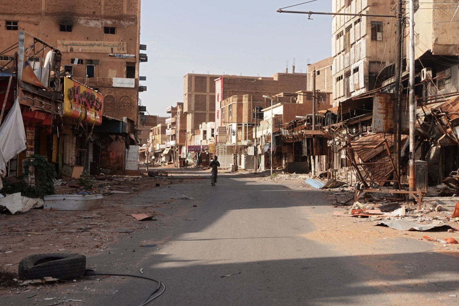 Sudan ordusu tarafından kontrol edilen eski Omdurman'da bir sokak (Reuters)