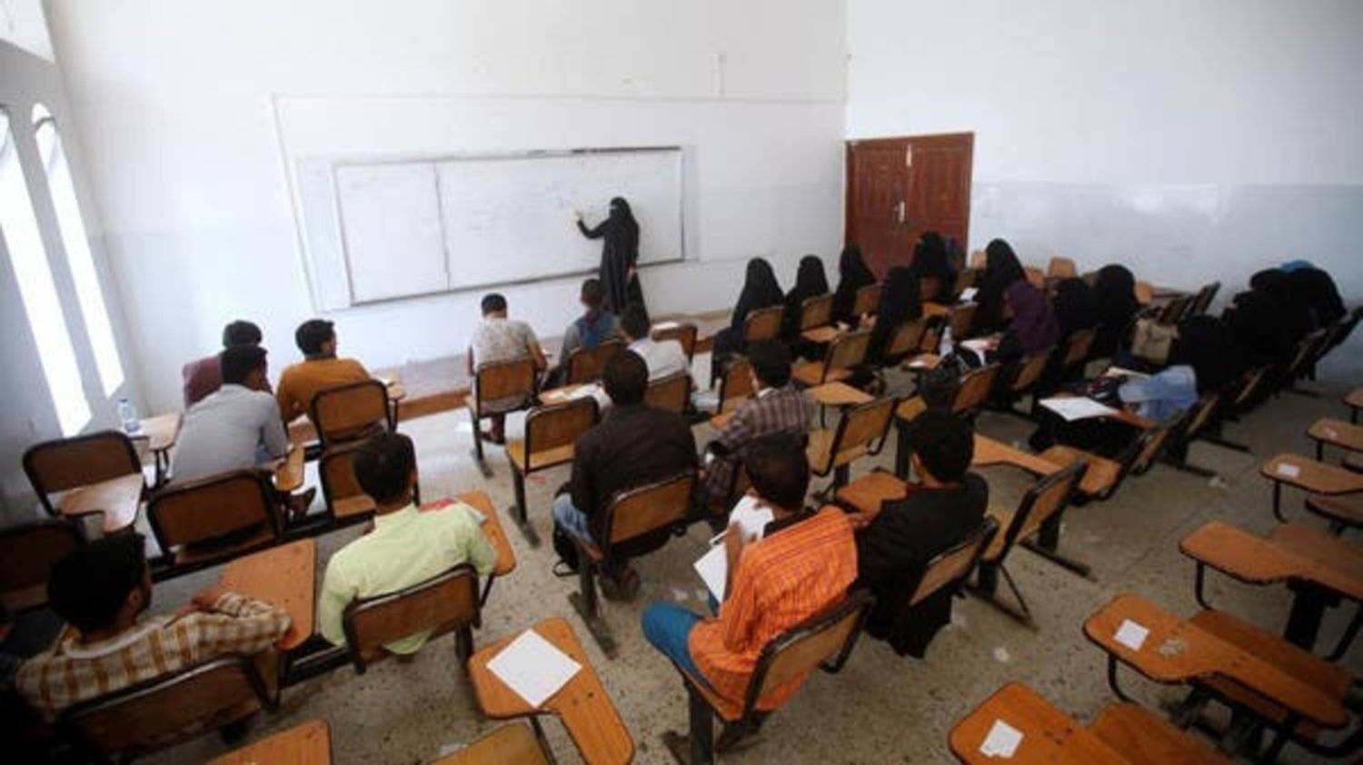 Students listen to a professor during a class at Sanaa University in Sanaa, Yemen August 12, 2017. Reuters file photo
