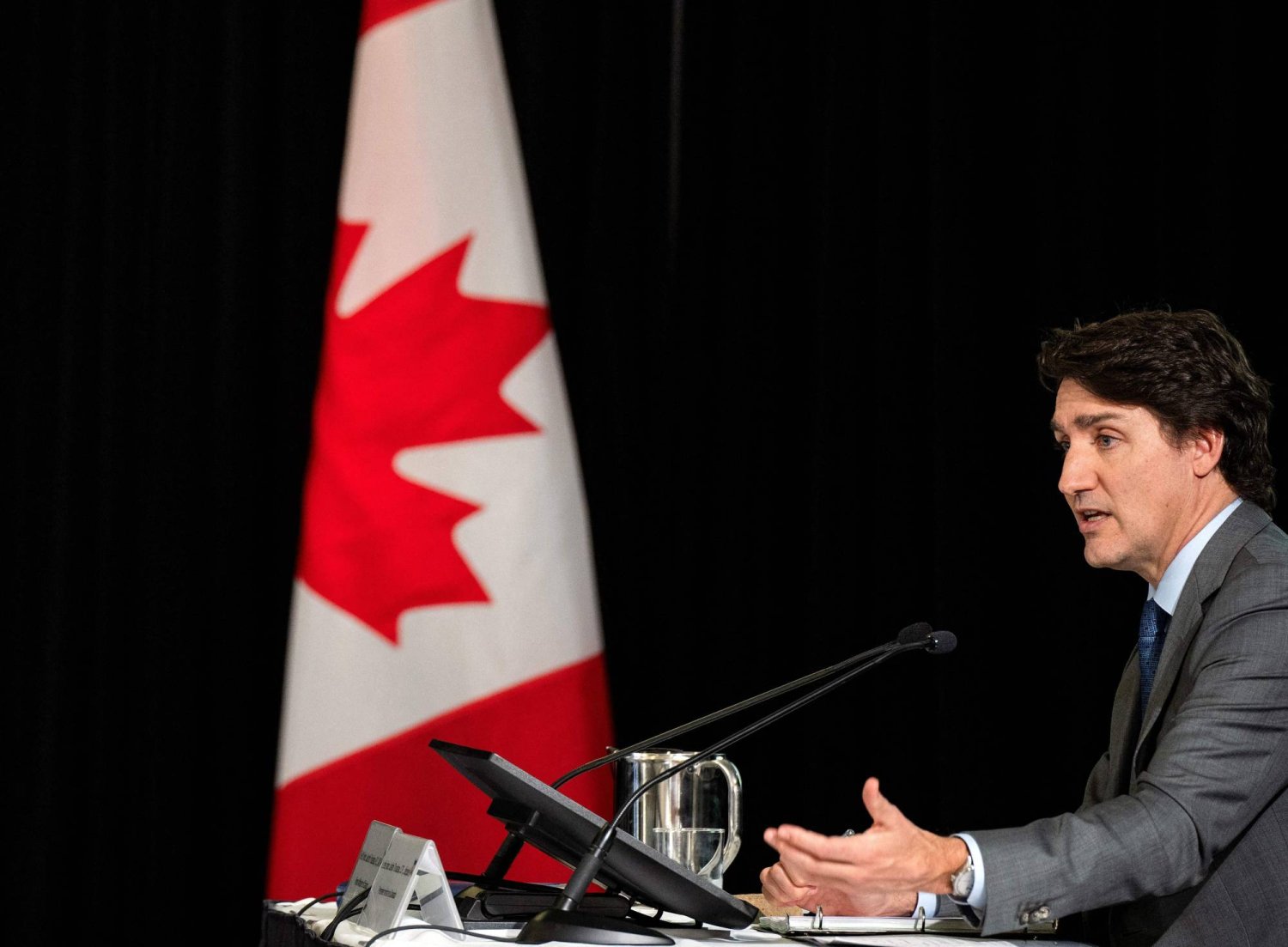 رئيس الوزراء الكندي جاستن ترودو يدلي بشهادته أمام لجنة التحقيق في التدخل الأجنبي في 10 أبريل الماضي (أ.ف.ب)