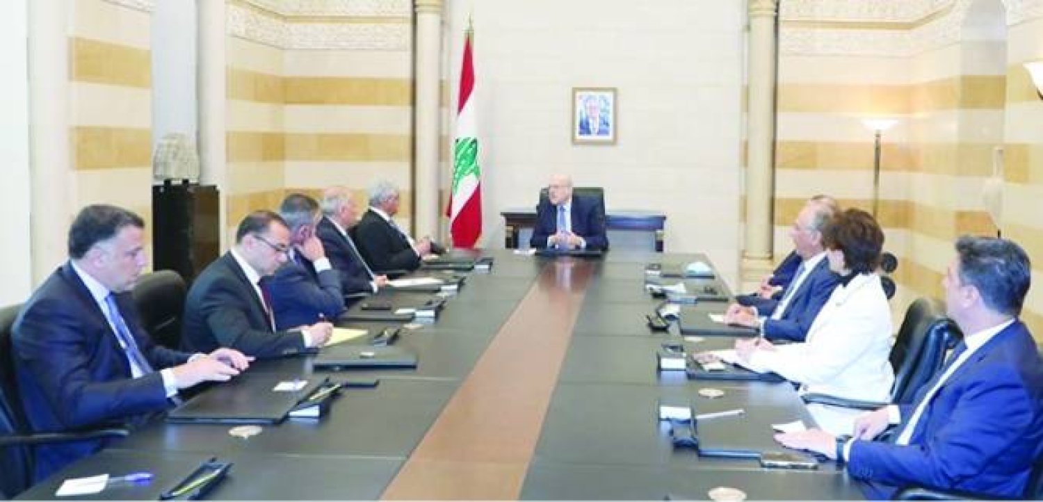 من اجتماع سابق بين رئيس الحكومة اللبنانية نجيب ميقاتي ووفد من جمعية المصارف (الوكالة الوطنية)