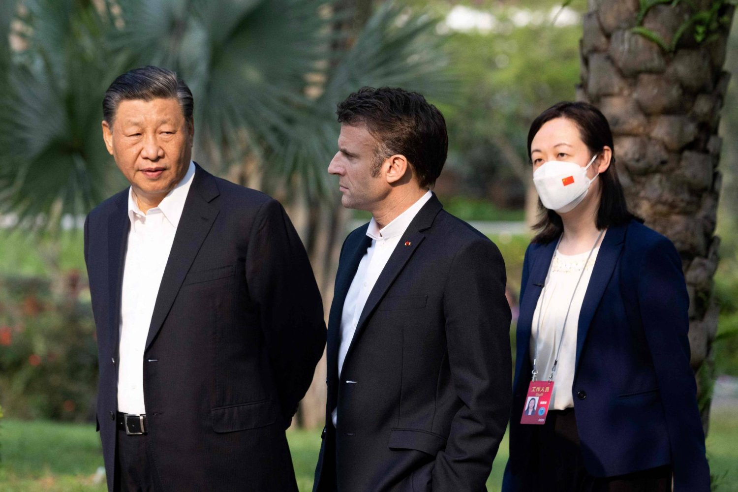 الرئيسان ماكرون وجينبينغ خلال الزيارة التي قام بها الأول إلى الصين في أبريل 2023 (أ.ف.ب)