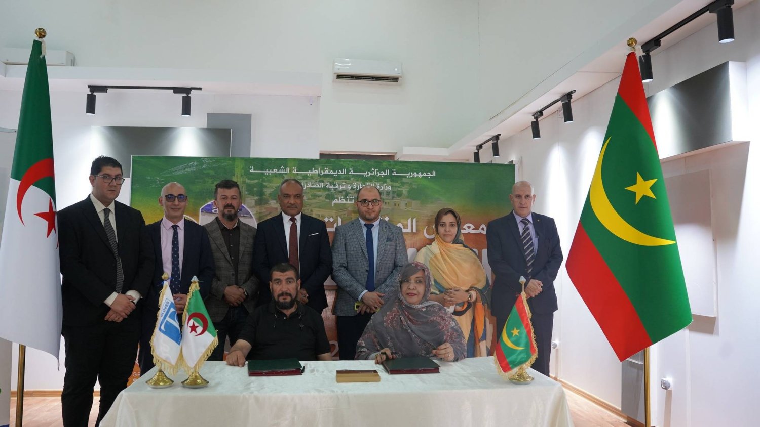 وفدا التجارة الجزائري والموريتاني في مراسيم إمضاء اتفاقات تشمل عدة قطاعات (وزارة التجارة الجزائرية)