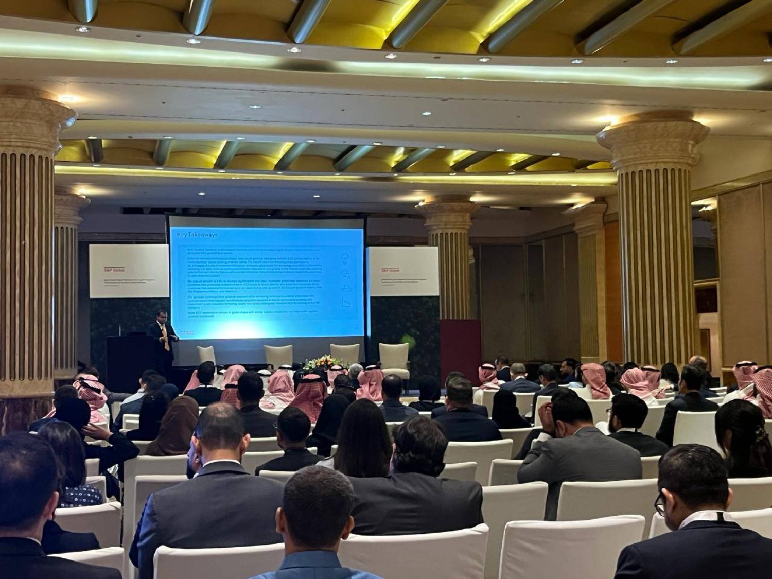 جانب من حضور الكلمة الافتتاحية لمؤتمر «ستاندرد أند بورز» المقام في الرياض (الشرق الأوسط)
