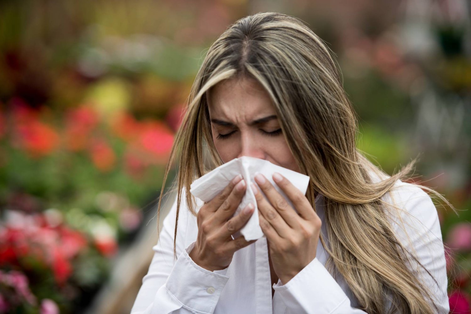 كيف تعرف أنك تعاني من حساسية الغبار؟ إليك العلامات والأعراض