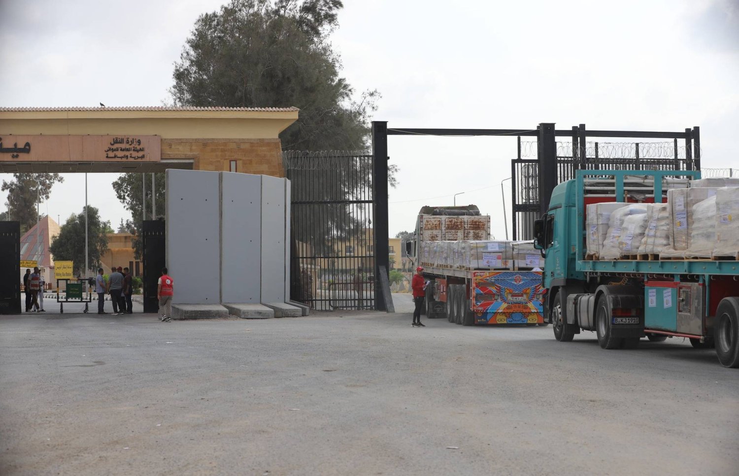 معبر رفح أغلق أمام حركة الشاحنات (أرشيفية - الهلال الأحمر المصري)
