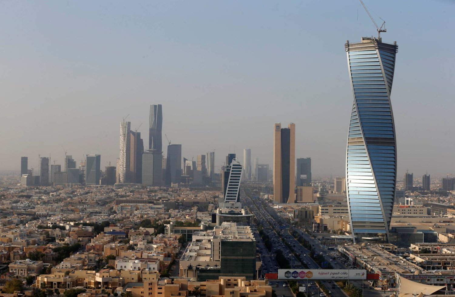 حققت مستويات السيولة في السعودية ارتفاعاً شهرياً بنسبة 2.5 % (رويترز)
