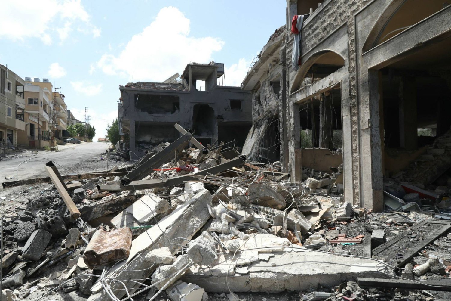 جانب من الأضرار جراء القصف الإسرائيلي على جنوب لبنان (أ.ف.ب)