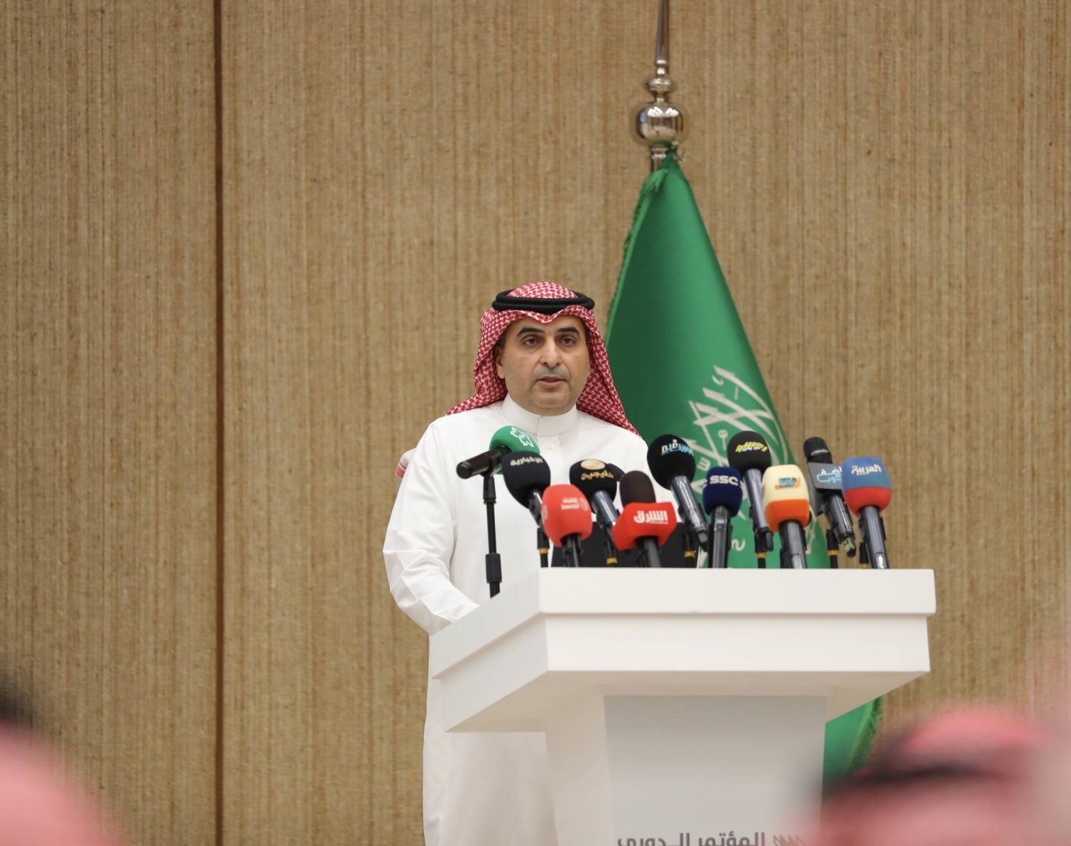 سعد اللذيذ نائب رئيس رابطة الدوري السعودي خلال المؤتمر الدوري الذي عقد الأحد (عبد العزيز النومان)