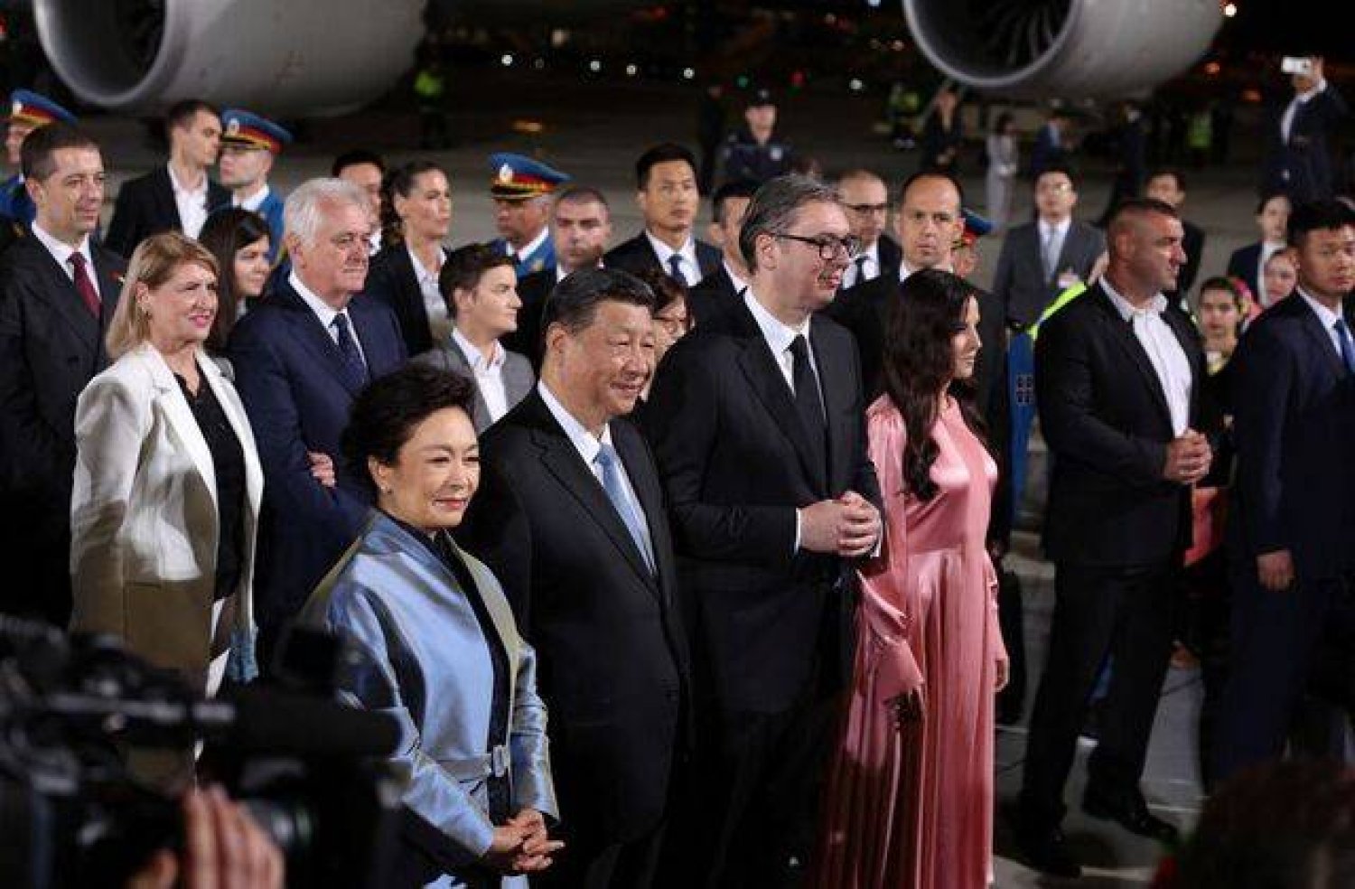  Serbian President Aleksandar Vucic and his wife Tamara Vucic welcome China's President Xi Jinping and his wife Peng Liyuan for an official two-day state visit, at Nikola Tesla Airport in Belgrade, Serbia, May 7, 2024. REUTERS/Marko Djurica Purchase Licensing Rights