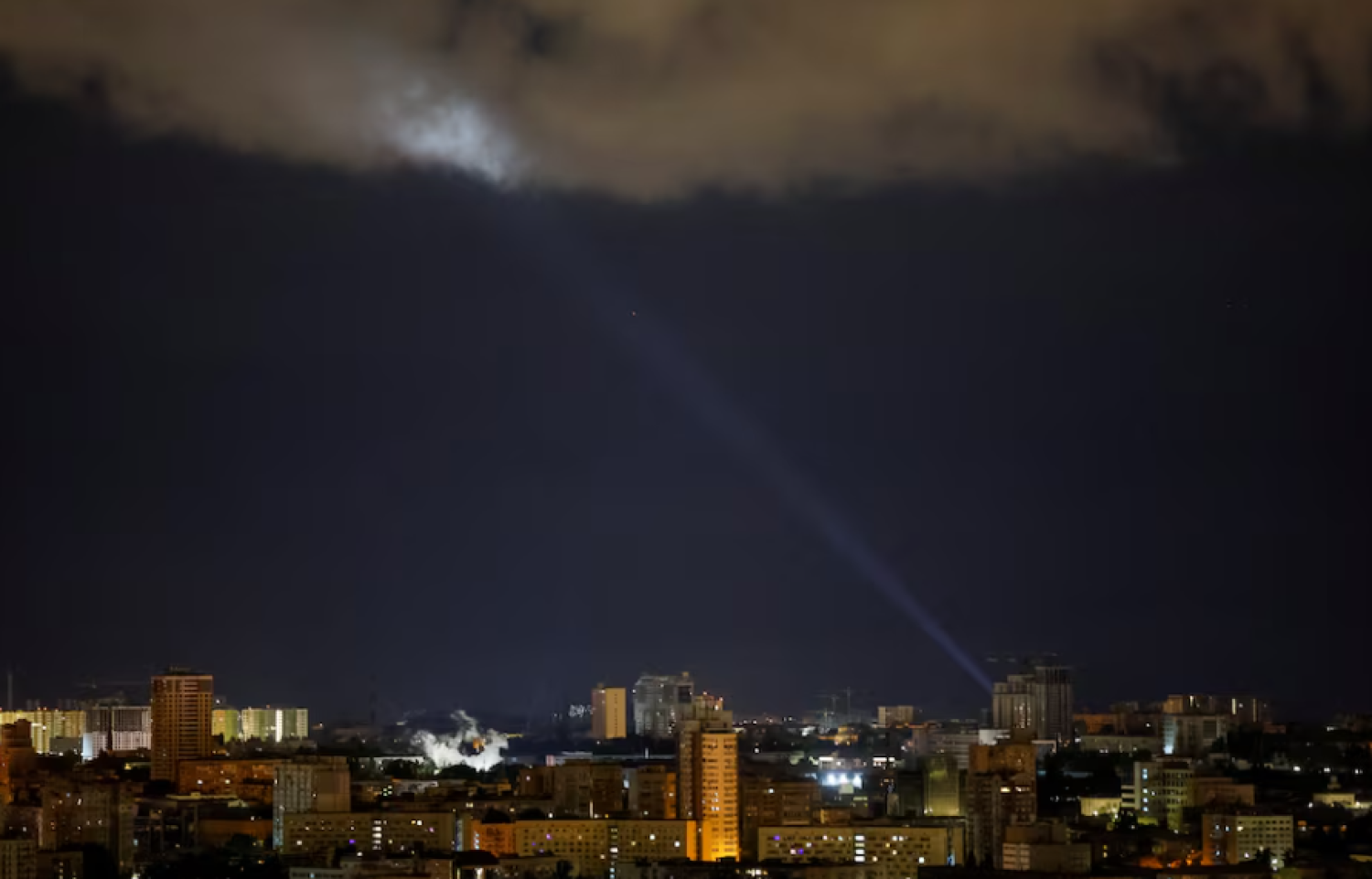 Ukrainian servicemen use a searchlight as they search for drones in the sky over the city during a Russian drone and missile strike in Kyiv, Ukraine May 8, 2024. REUTERS/Gleb Garanich Purchase Licensing Rights
