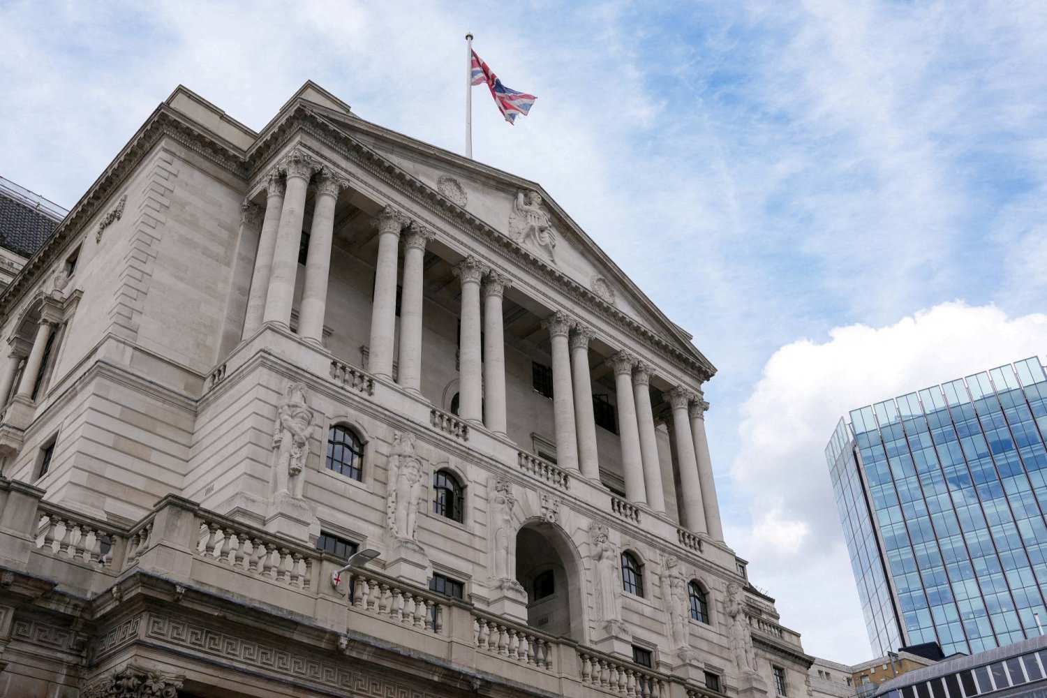 منظر عام لمبنى بنك إنجلترا في لندن - بريطانيا (رويترز)