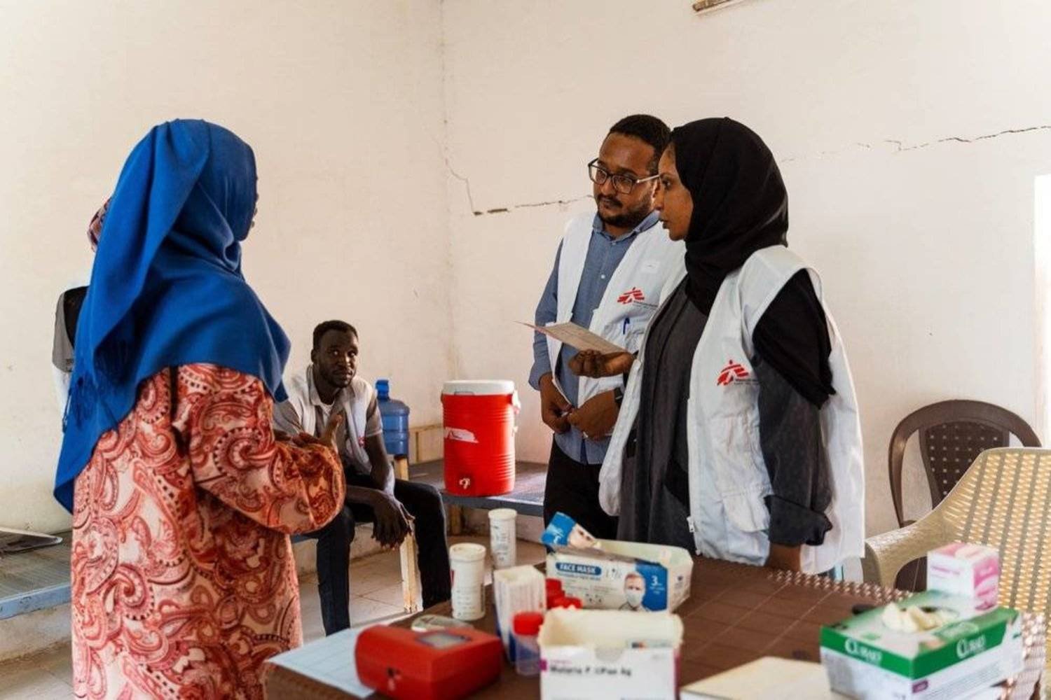 فريق «أطباء بلا حدود» في السودان يستقبل المرضى (أرشيفية - إكس)