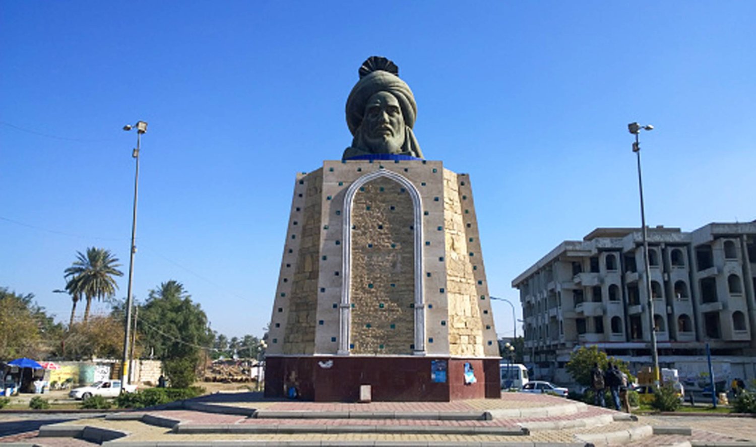 ساحة ونصب أبو جعفر المنصور وسط بغداد (غيتي)