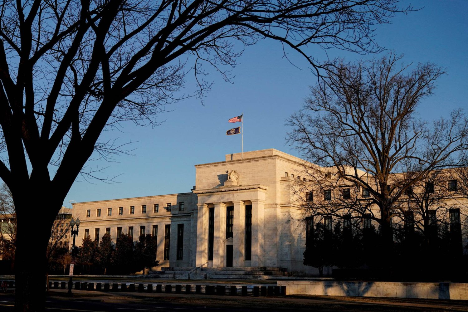 منظر عام لمبنى مصرف «الاحتياطي الفيدرالي» في واشنطن (رويترز)