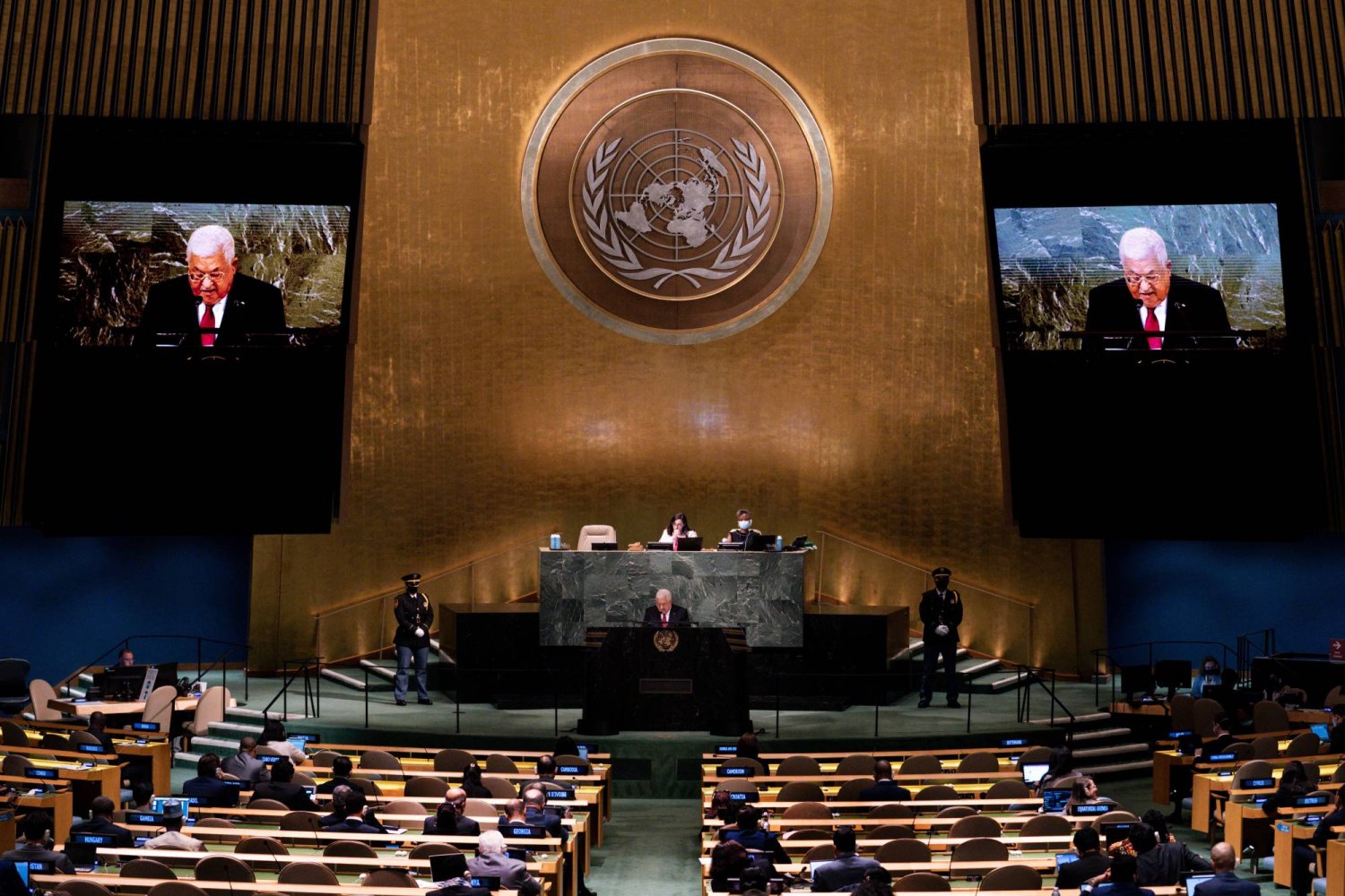 الرئيس الفلسطيني محمود عباس يلقي كلمة أمام الدورة السابعة والسبعين للجمعية العامة للأمم المتحدة في 23 سبتمبر 2022 بمقر الأمم المتحدة بنيويورك (أ.ب)