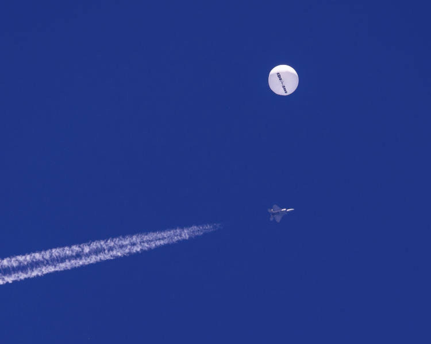 المنطاد الصيني يظهر في سماء الولايات المتحدة قبل إسقاطه يوم 5 فبراير 2023 (أرشيفية - أ.ب)