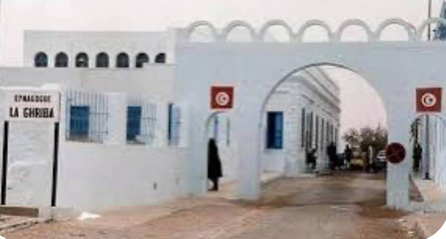 الكنيس اليهودي «الغريبة» في جزيرة جربة التونسية شهد العام الماضي هجوماً مسلحاً... وفي 2002 هجوماً إرهابياً