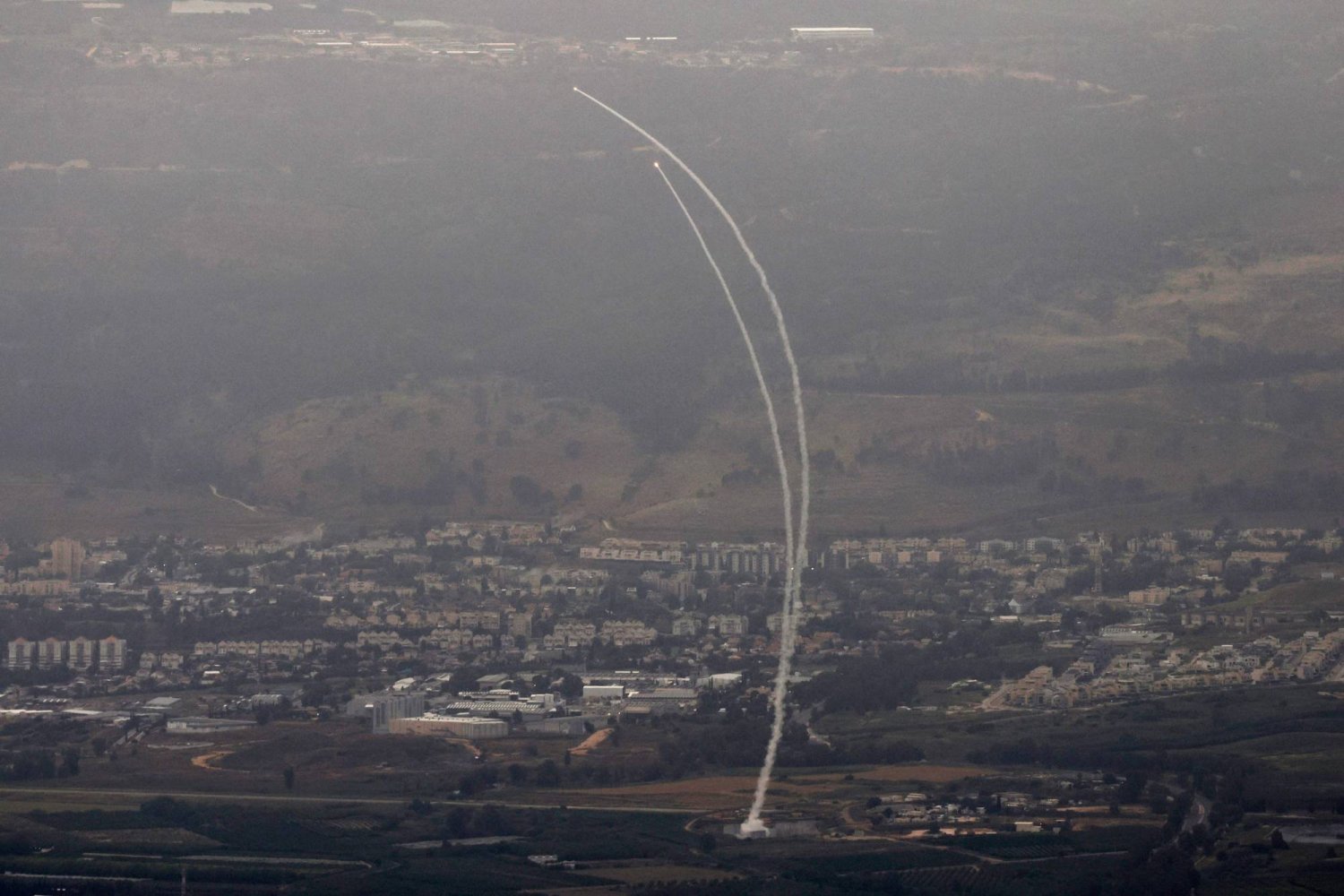 نظام القبة الحديدية الإسرائيلي يعترض صواريخ تم إطلاقها من لبنان (ا.ف.ب)