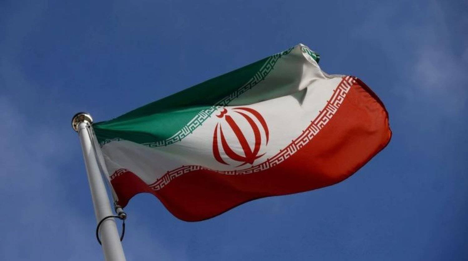 The Iranian flag waves in front of the International Atomic Energy Agency (IAEA) headquarters, before the beginning of a board of governors meeting, in Vienna, Austria, March 1, 2021. REUTERS/Lisi Niesner
