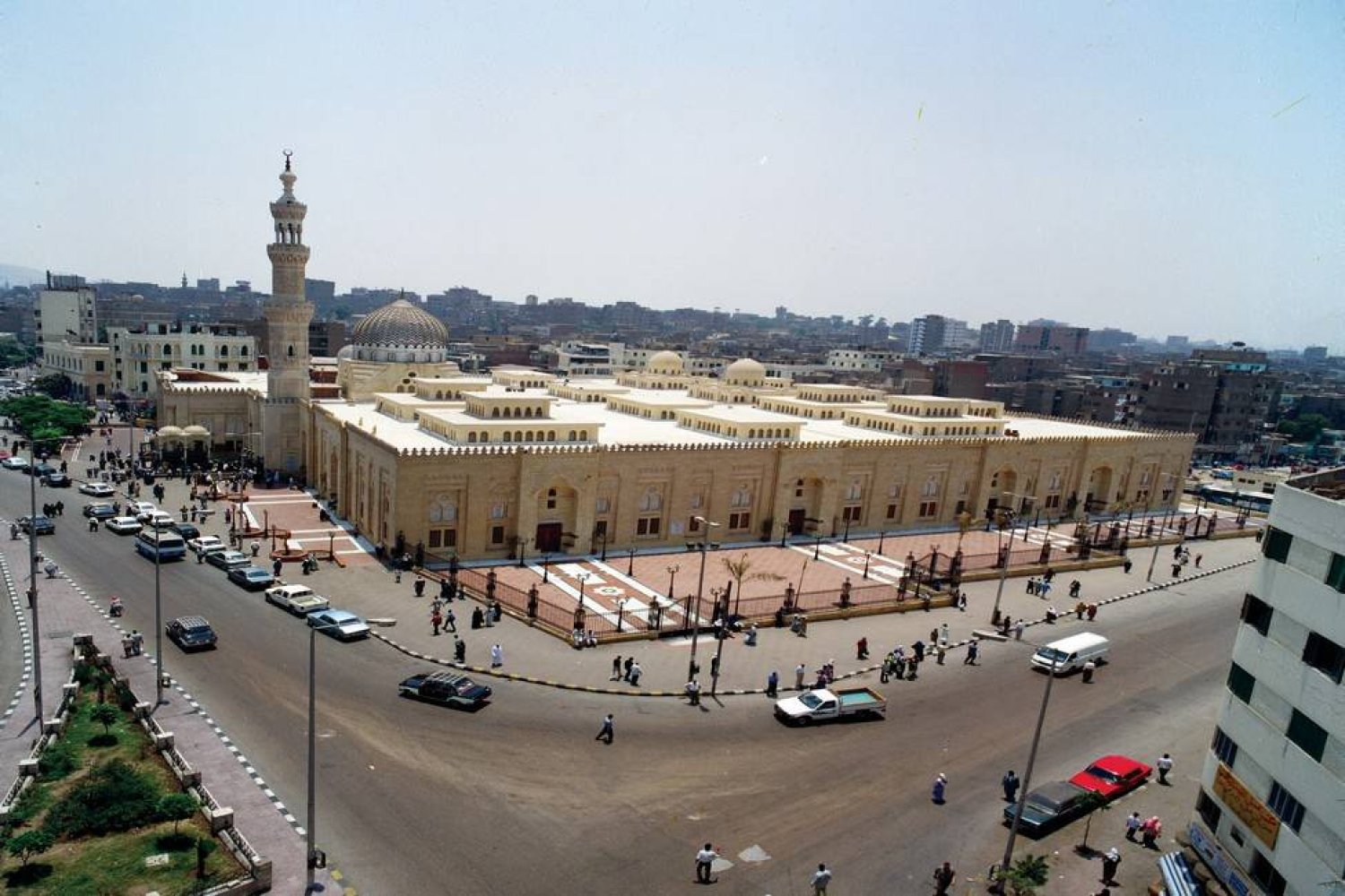 مسجد السيدة زينب بوسط القاهرة (شركة المقاولون العرب)