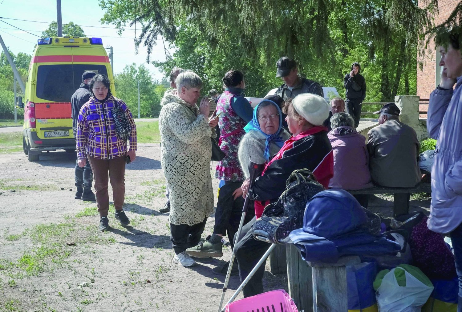 
جرى إجلاء ما مجموعه 1775 شخصاً من قرى خاركيف(رويترز)