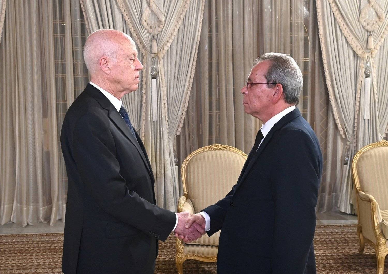 Tunisian President Kais Saied shaking hands with Prime Minister Ahmed Hachani - (Presidency) 