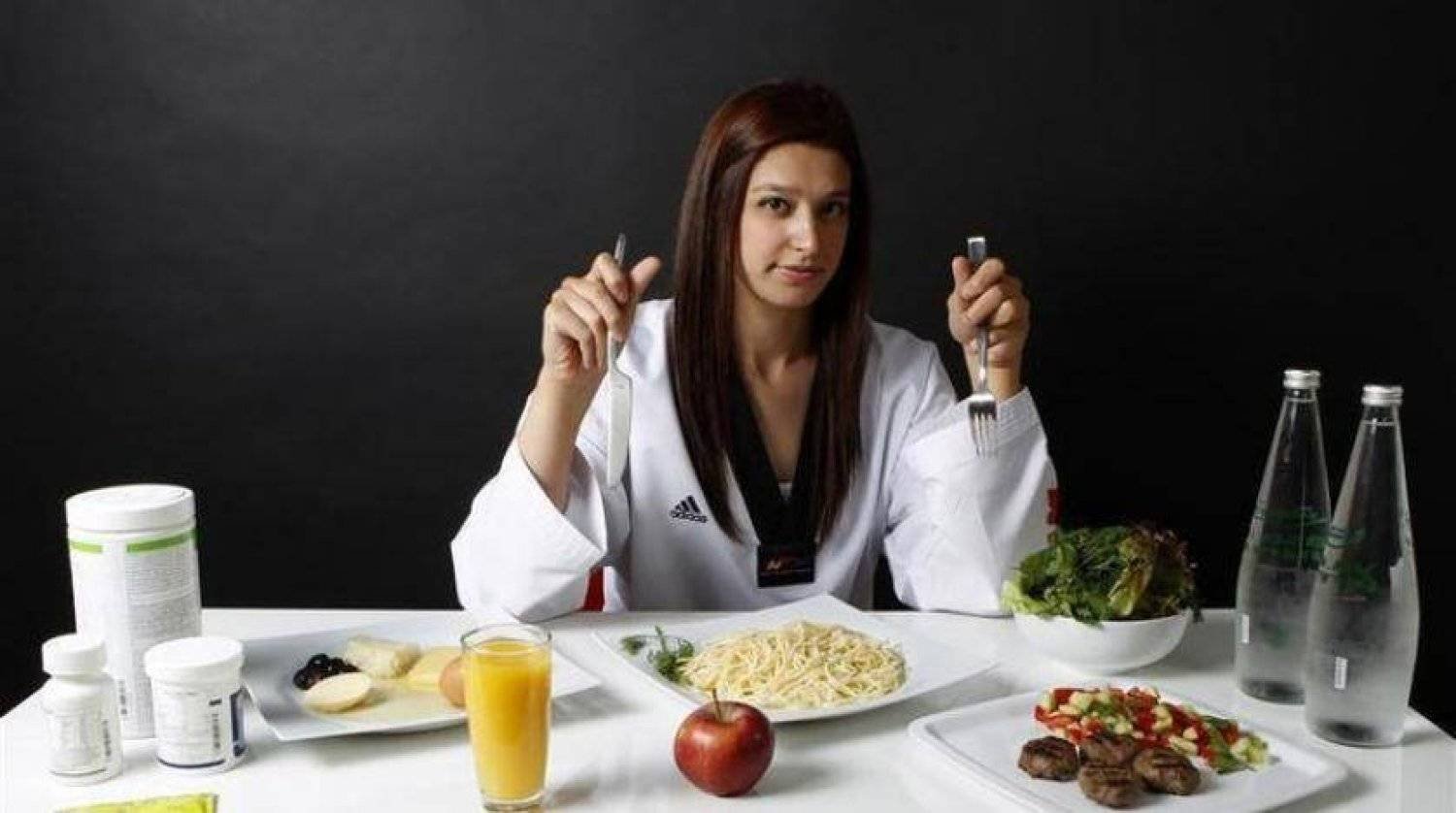 إضافة ملعقة من زيت الزيتون إلى نظامك الغذائي قد يفيد عقلك (رويترز)