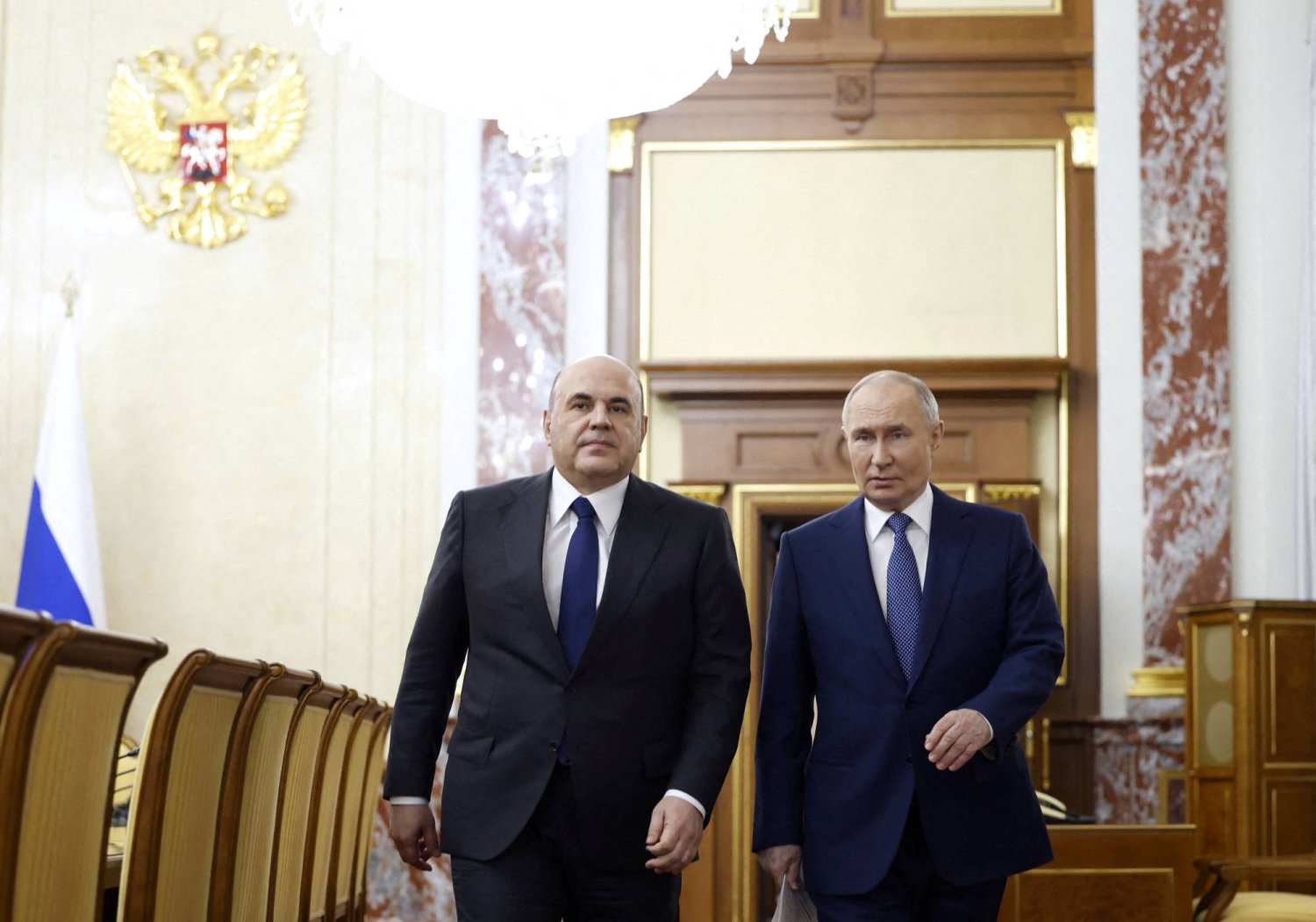 بوتين ورئيس الوزراء ميخائيل ميشوستين (رويترز)