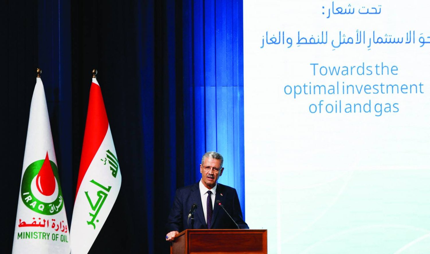 
وزير النفط العراقي خلال مشاركته السبت في جولة التراخيص لـ29 منطقة استكشافية للنفط والغاز (رويترز)