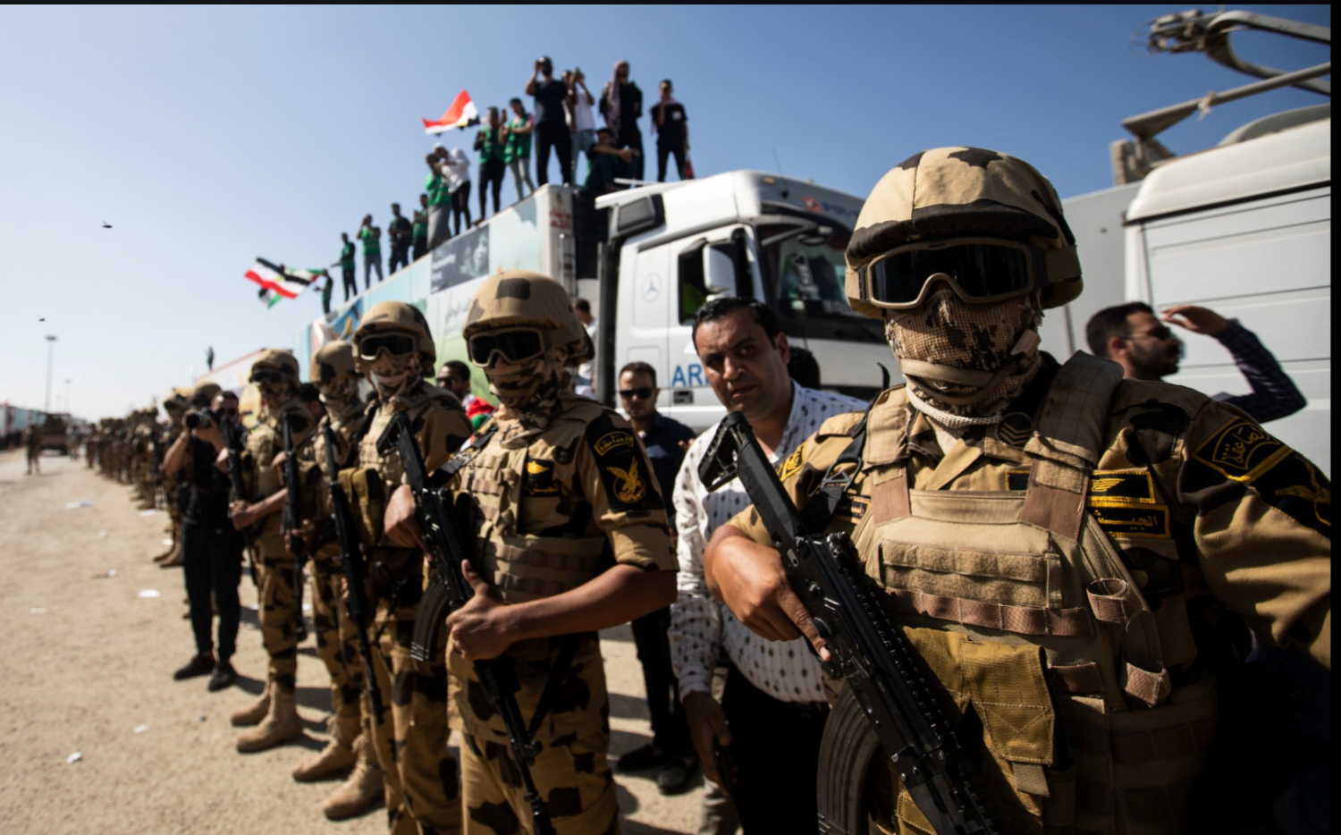 جنود من الجيش المصري عند معبر رفح الحدودي بين مصر وغزة بداية الشهر الحالي (وكالة الأنباء الألمانية)