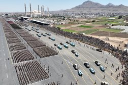 استغلّ الحوثيون التهدئة لتعزيز قدراتهم العسكرية بإسناد إيراني (رويترز)