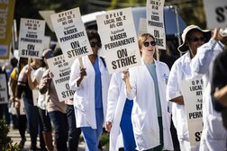 أكبر إضراب للعاملين في قطاع الرعاية الصحية في تاريخ الولايات المتحدة (إ.ب.أ)