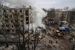 جانب من الدمار جراء القصف الروسي على مدينة خاركيف الأوكرانية (رويترز)