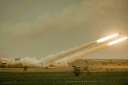 مسؤول دفاعي أميركي يرى أن أنظمة الصواريخ من نوع «هيمارس» المقدمة لأوكرانيا لها «تأثير كبير للغاية» في القتال ضد روسيا (أ.ف.ب)