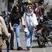أعداد متزايدة من النساء في إيران يتحدين سياسة فرض الحجاب علىيهن (أ.ف.ب)  