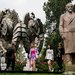 النصب التذكاري لفلاديمير لينين أصبح نقطة جذب للسياحة الداخلية (رويترز)