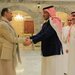 السفير السعودي لدى اليمن محمد آل جابر خلال زيارته إلى صنعاء أبريل الماضي (الشرق الأوسط) 