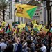 مناصرون لـ«حزب الله» خرجوا في مظاهرة تضامن مع غزة ببيروت (د.ب.أ)