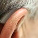 استخدام المعينات السمعية يخفض خطر الوفاة المبكرة بنسبة 24 % (رويترز)