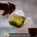 باحثون حددوا مجموعة من البكتيريا الموجودة في التربة قد تجعل مذاق الشاي أفضل (رويترز)