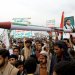 موالون للجماعة لحوثية يرفعون مجسم صاروخ خلال حشد في صنعاء (أ.ف.ب)