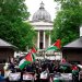 جانب من مظاهرة تطالب بوقف حرب غزة في جامعة لندن الجمعة (أ.ف.ب)