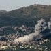 الدخان يتصاعد من بلدة كفركلا إثر استهدافها بقصف إسرائيلي (أ.ف.ب)